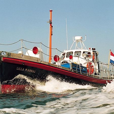 Reddingsboot Harlingen Boat Hotel Bagian luar foto