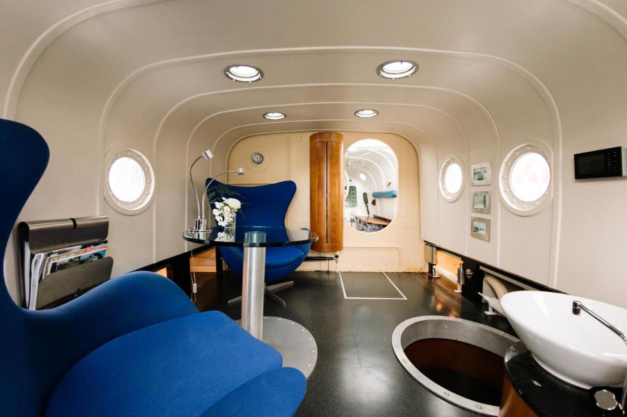 Reddingsboot Harlingen Boat Hotel Bagian luar foto
