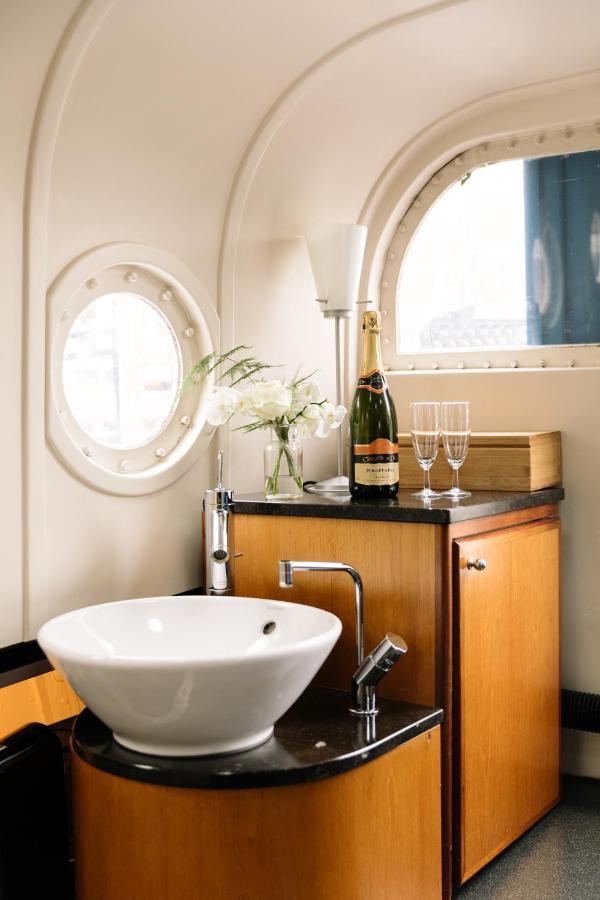 Reddingsboot Harlingen Boat Hotel Bagian luar foto