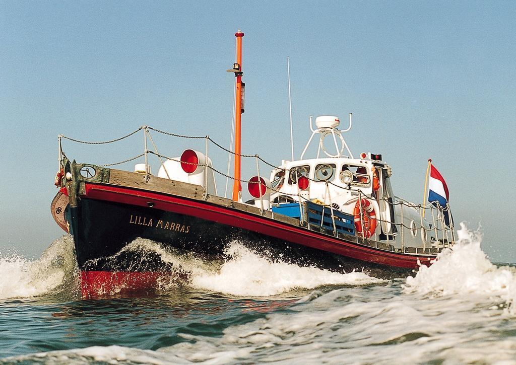 Reddingsboot Harlingen Boat Hotel Bagian luar foto